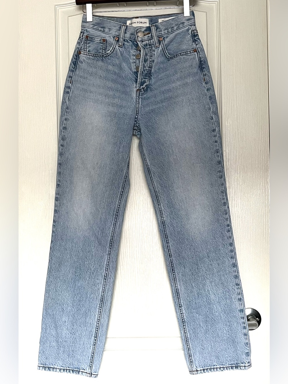 Aritzia Denim Forum
The Joni High Rise Loose Jeans 30L light Wash
Blue Size 25